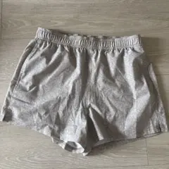 ベージュ ショートパンツ