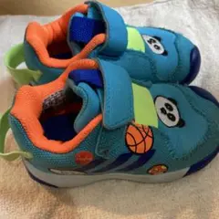 adidas ベビーシューズ 青 パンダ デザイン　キッズ