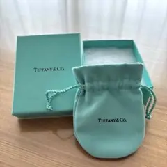 ティファニーのボックスとアクセサリーポーチ