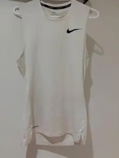 Nike ノースリーブシャツ ホワイト