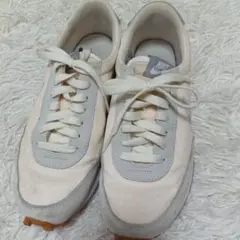 Nike ローカット スニーカー クリーム/グレー