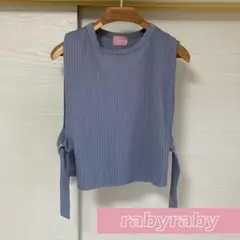 rabyraby （ラビラビ）　サイドスリットプリーツベスト