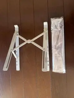 【新品　送料無料】ノートパソコン用スタンド　6段調整　折り畳みタイプ