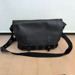 コムサイズム　黒いチェック柄メッセンジャーバッグ