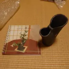 黒色陶器の二重構造一輪挿し