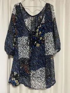 マーブルインク　花柄パッチワーク柄　半袖ブラウス
