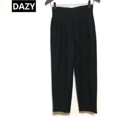 【DAZY】タックパンツ　カジュアルパンツ　バックジッパー　ブラック　Sサイズ