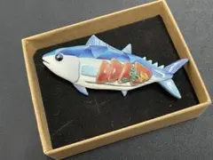カツオ 原色 刺身 ブローチ リアル フィギュア １点物