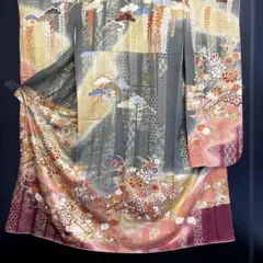 【和】10341c 着物 振袖 金彩 彩綾柄に花車文様