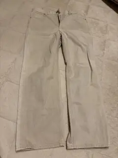 GU ベージュ ストレートジーンズ