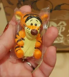 ティガーとルーのおもちゃのフィギュアセット