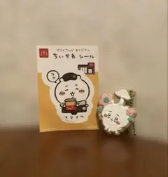 ちいかわ　キーホルダー&シールステッカー
