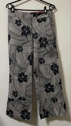 美品　マレーラ　カジュアルパンツ　花模様柄　お洒落