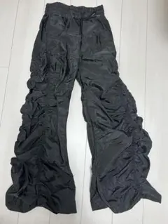 Nanostudioフリルデザイン ブラックパンツ