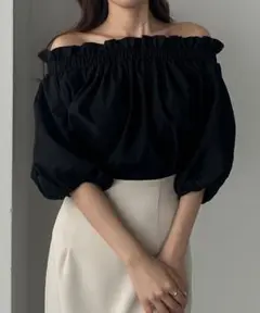 Louere フリルオフショルブラウス