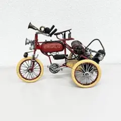東南アジアの三輪車の置物