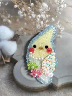 オカメインコ　ビーズ刺繍ブローチ　【180】