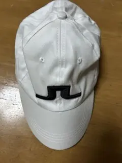 ホワイトキャップ 黒い刺繍ロゴ付き