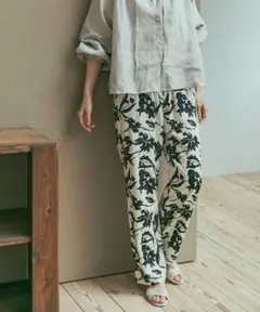 URBAN RESEARCH DOORS　リネンレーヨンフラワープリントパンツ
