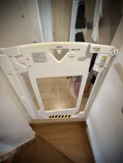 ホワイト ベビーゲート 安全ロック付き