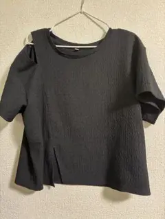 黒のテクスチャー半袖Tシャツ