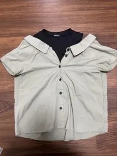 オフショルダー ベージュシャツ 半袖