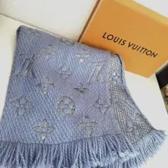 【LOIUS VUITTON】エシャルプ・ロゴマニア シャインマフラー ブルー