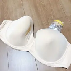 ストラップレスブラジャー ワイヤー入り モールドフルカップ 大きいサイズ