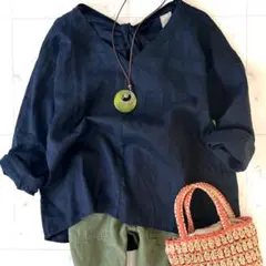 美品 アーバンリサーチドアーズ バックツイストリネンブラウス ネイビー 麻 紺