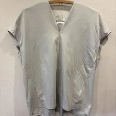 新品　ライトグレー Vネック カットソー
