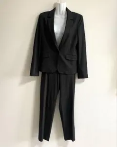 【美品】ILC アイエルシー 11号40 パンツスーツ ダークグレー 骨スト