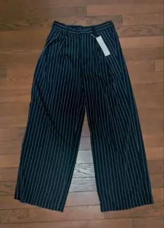 バルーンシルエット ディープタックワイドパンツ