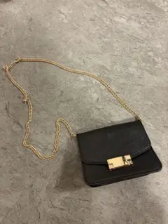 H&Mブラックショルダーバッグ ゴールドチェーン付き