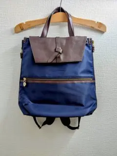 ネイビー フラップ付きバックパック