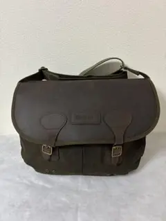 未使用級 Barbour フィッシングバッグ オイルド 裏地チェック キャンバス Barbour - バブアー ショルダーバッグ フィッシングバッグ ロゴ