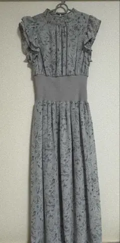【INGNI】 新品 未使用 フラワープリント 腹巻ワンピース グレー　M