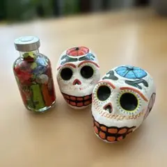 ペルーのスカルキャンドルとメキシコの小瓶