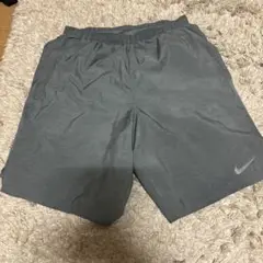 Nike グレー ショートパンツ