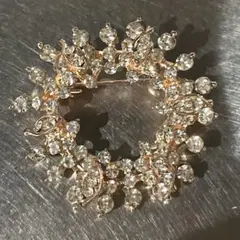 ブローチ
