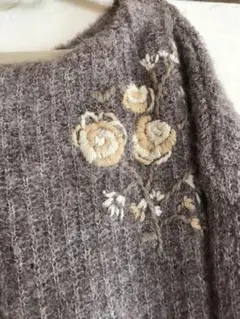 花柄刺繍ニット