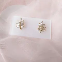 葉っぱモチーフ スタッド ピアス ラインストーン 韓国 16K シンプルピアス