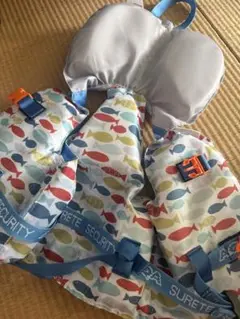 子供用ライフジャケット 魚の柄