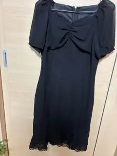 黒のひざ丈ワンピース Mサイズ 半袖