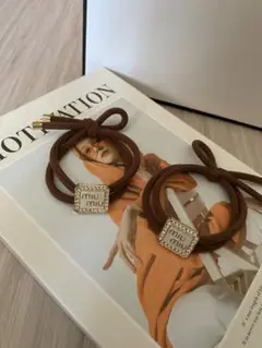 miu miu ロゴ入りブラウンヘアゴム 2個セット