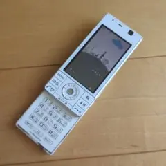 docomo F-05C 富士通携帯　ガラケー　ホワイト