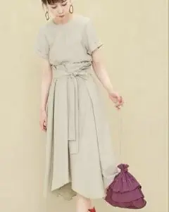 KBF ベージュ 半袖ワンピース