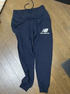 ニューバランス　ネイビー スウェットパンツ　Mサイズ