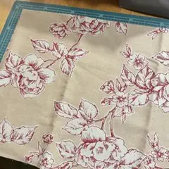 Laura Ashley 赤い花柄　90✖️130