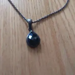 オニキスのドロップ型ネックレス