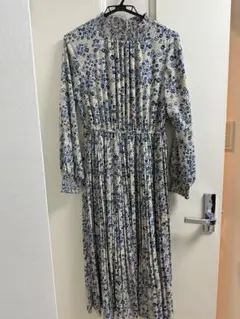 美品⭐︎アンレクレ　レリアングループ　ブルー　花柄ワンピース Mサイズ